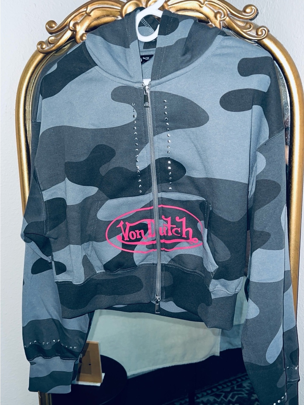 NWT Von Dutch Camouflage Studded Zip Crop Hoodie with Hot Pink Logo Sz L